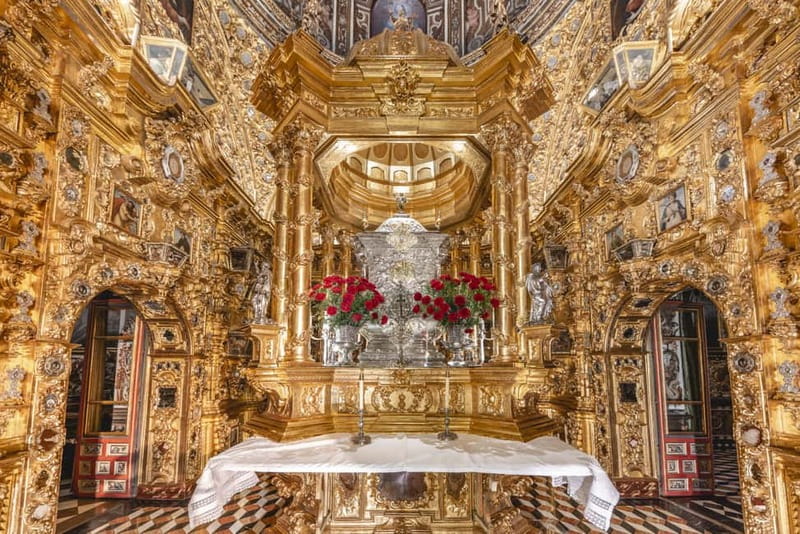 Granada: Basilica of San Juan de Dios Ticket & Audio Guide - What you’ll see inside: altarpieces, sculpture, and gold detail