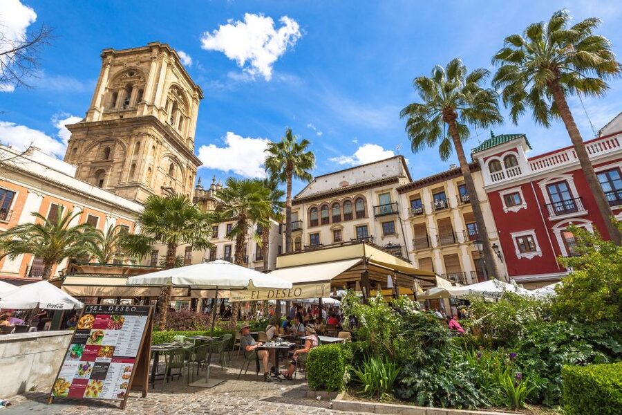 Granada: Cathedra&Royal Chapel & Albaicín skip the line Tour - Cuesta del Chapiz and the switch in neighborhood mood
