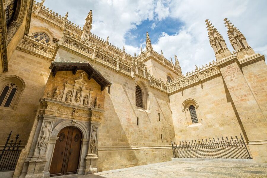 Granada: Cathedral and Royal Chapel Guided Tour with Tickets - Calle Oficios and the Alcaicería: short stops that add real context