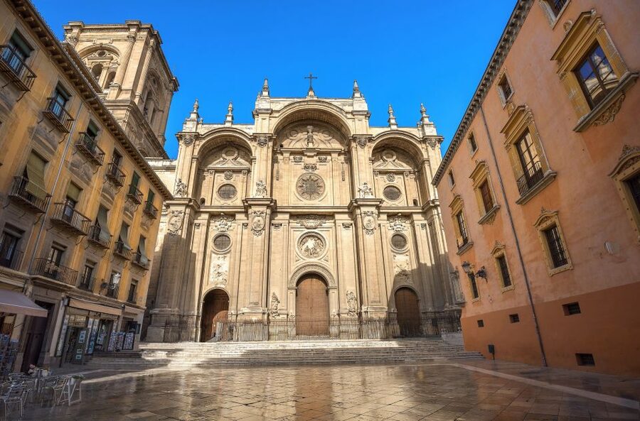 Granada: Cathedral and Royal Chapel Guided Tour with Tickets - Guides in the spotlight: what the tour does right (and where it can fall short)