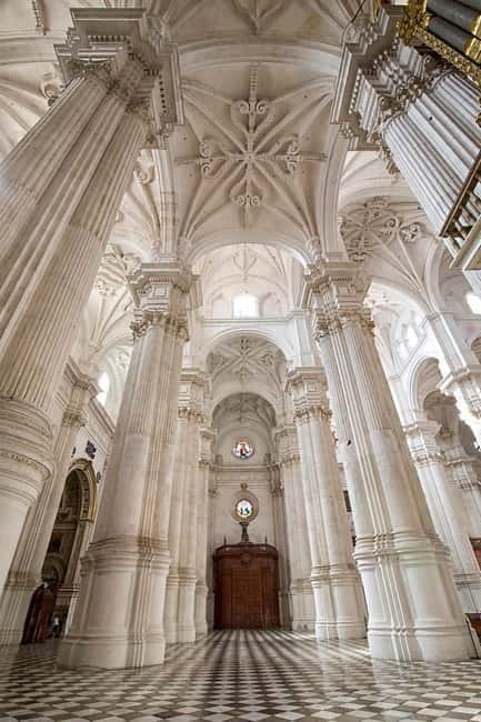 Granada: Cathedral of Granada Entry Ticket - Start with the Renaissance facade by Alonso Cano