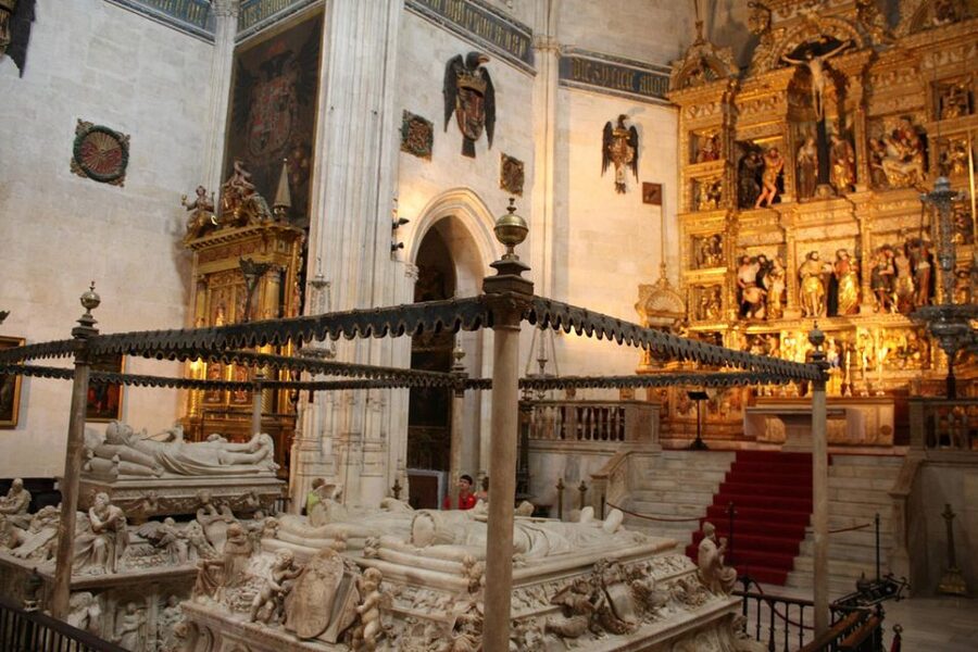 Granada: Cathedral & Royal Chapel Skip the Line Tour - Inside the Granada Cathedral: Architecture + Meaning