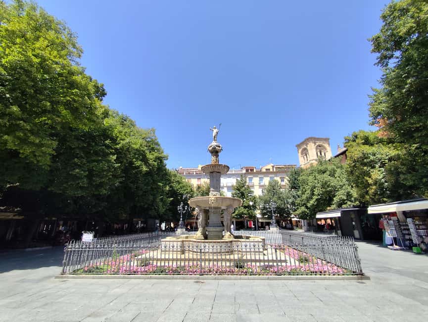 Granada: City center and Albaicin Private Tour - Alcaicería and the Nasrid Kingdom: a step back that feels immediate
