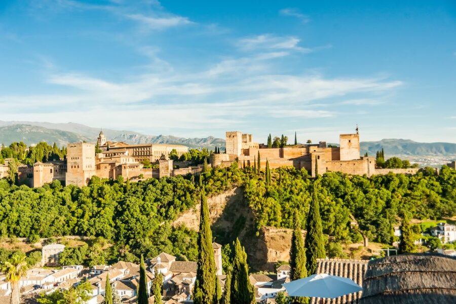 Granada City Train 1 or 2-Day Hop-On Hop-Off Ticket - Audio guide in 12 languages: what you actually gain