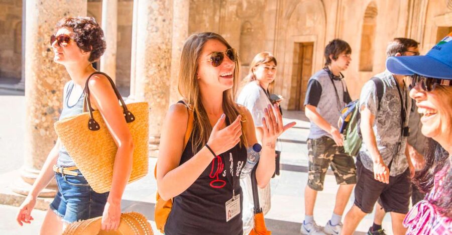 Granada: Combo Alhambra, Albaicín, and Sacromonte Tour - Alhambra at 9:00: The smartest way to start your day