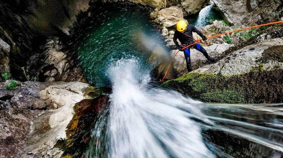 Granada: Family Canyoning in Río Verde - Safety briefing and how the guides keep it family-friendly