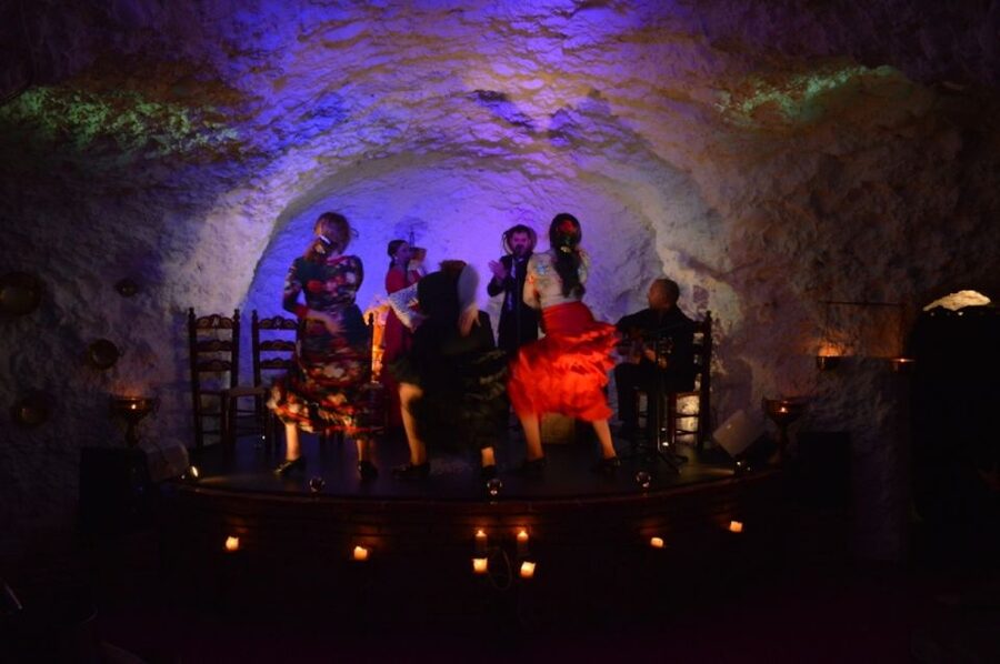 Granada: Flamenco Show at Templo del Flamenco with Drink - Food and drinks: what tends to work, and what to order with a plan