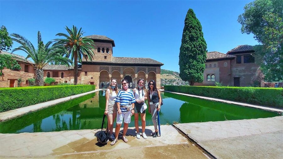 Granada: Full Alhambra Premium Guided Tour with Tickets - Alcove to Garden Thinking: The Routes Through Additional Palace Areas