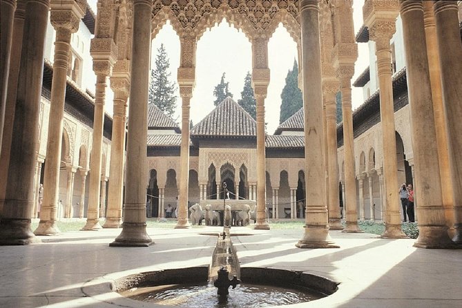 Granada full day: La alhambra completa + el Albaicin y Sacromonte - Alcazaba fortress: see the city like the rulers did
