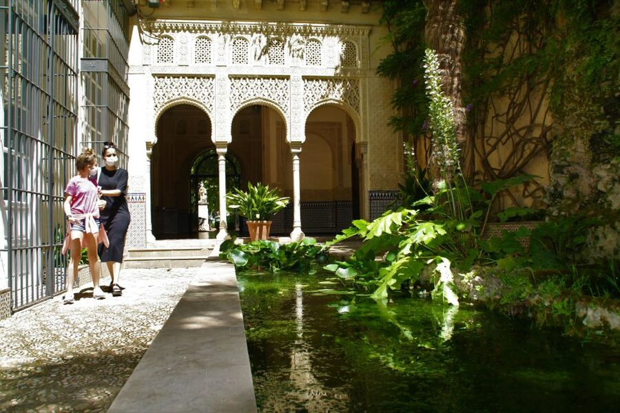 Granada: Gardens of Carmenes Guided Tour - Carmen de la Victoria: Nasrid Courtyard Calm and Water Features