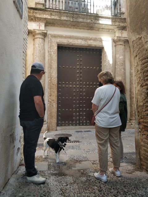 Granada: Guided Albaicín Visit with Pets - Why the Albaicín feels different on a guided route