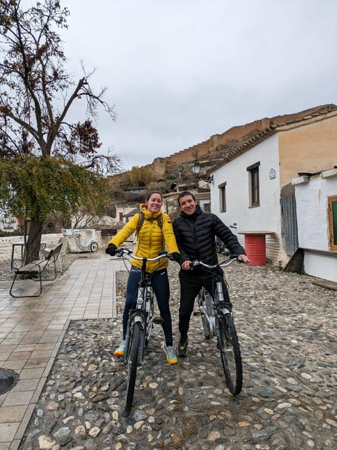 Granada Highlights by E-Bike: Albaicín & Sacromonte - Quick Takes Before You Go