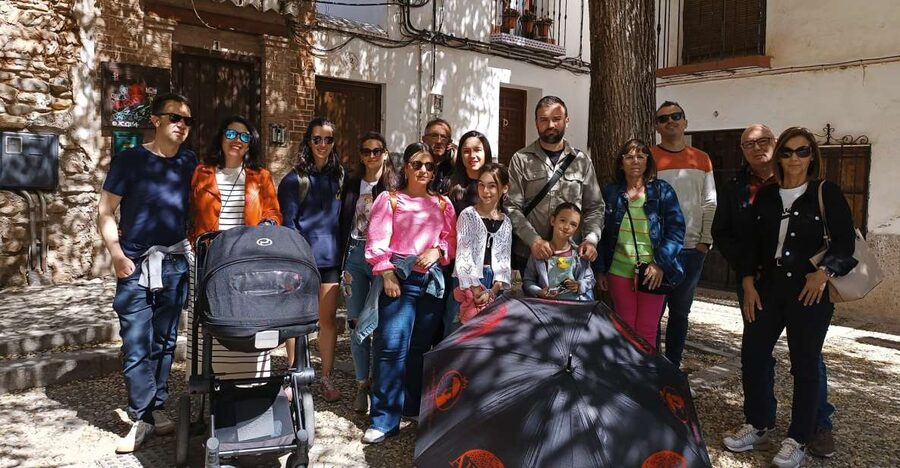 Granada: Historic Center and Lower Albaicin Walking Tour - Historic Center Sights: Squares, Trade, Courts, and Sacred Buildings