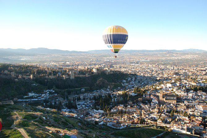 Granada Hot-Air Balloon Ride - Sunrise balloon in Granada: the feeling of floating over a waking city