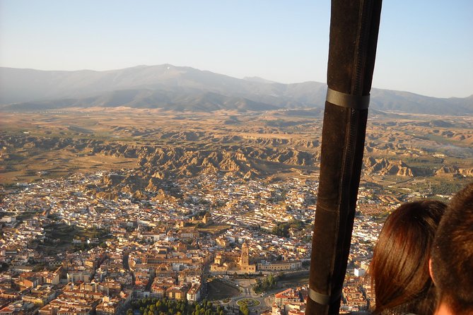 Granada Hot-Air Balloon Ride - Safety briefing and the crew that makes it feel calm