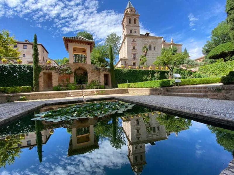 Granada: Last minute ticket Alhambra Tour - Palace of Charles V: a different style inside the same complex
