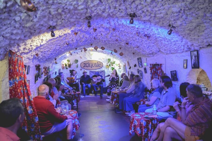 Granada: Live Flamenco Show - Entering Cueva Zincalé: what the cave venue changes for your senses