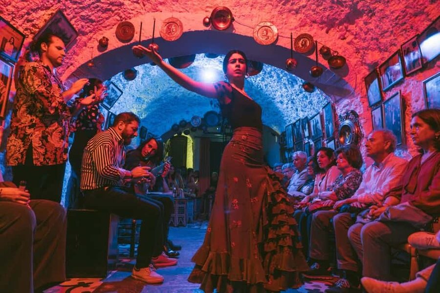 Granada: Los Amayas Cave Flamenco Show in Sacromonte - Seating and timing: how to get the best view in a cave