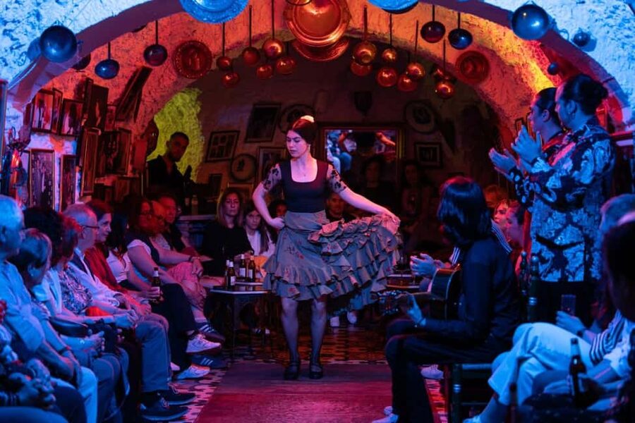 Granada: Los Amayas Cave Flamenco Show in Sacromonte - The 1-hour show flow: how the performance lands in a cave