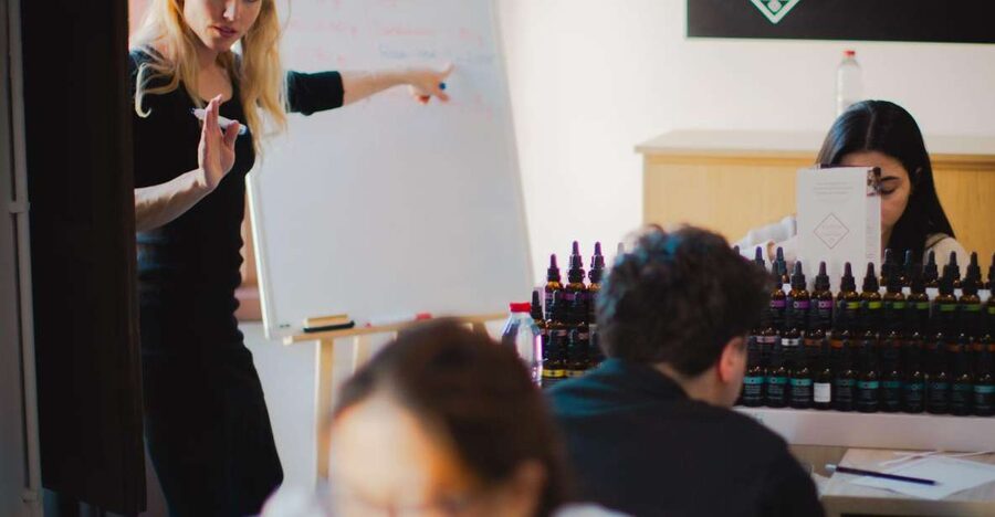 Granada: Perfume Workshop - The 50 ml bottle: what you can take home and how to use it