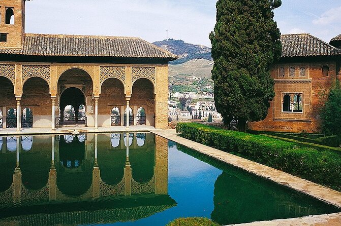 Granada Private Alhambra Tour includes Nazaries Palaces - Meeting point you can actually find