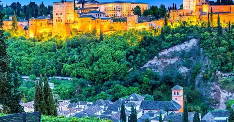 Granada: Private custom tour with a local guide - Albaicín and Sacromonte: why a local route changes everything