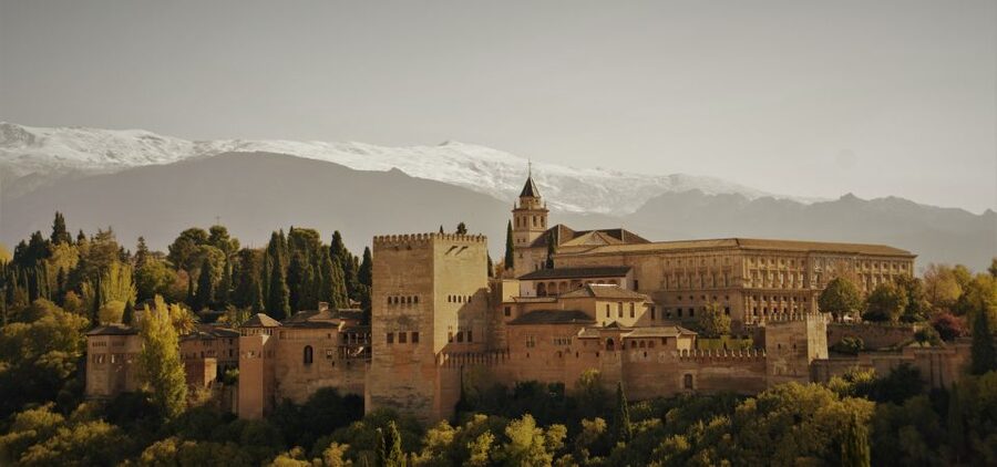 Granada: Private Tour of Albaicín, Sacromonte and Viewpoints - Meeting at Plaza Nueva and Getting Oriented Fast