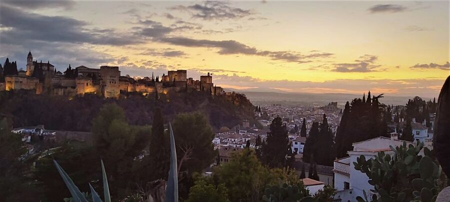 Granada: Private Tour of Albaicín, Sacromonte and Viewpoints - Price and Value for a Private Granada Guide