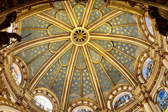 Granada Private Tour: The Cathedral and the Royal Chapel - Plaza de Isabel la Católica: Columbus, monuments, and quick context