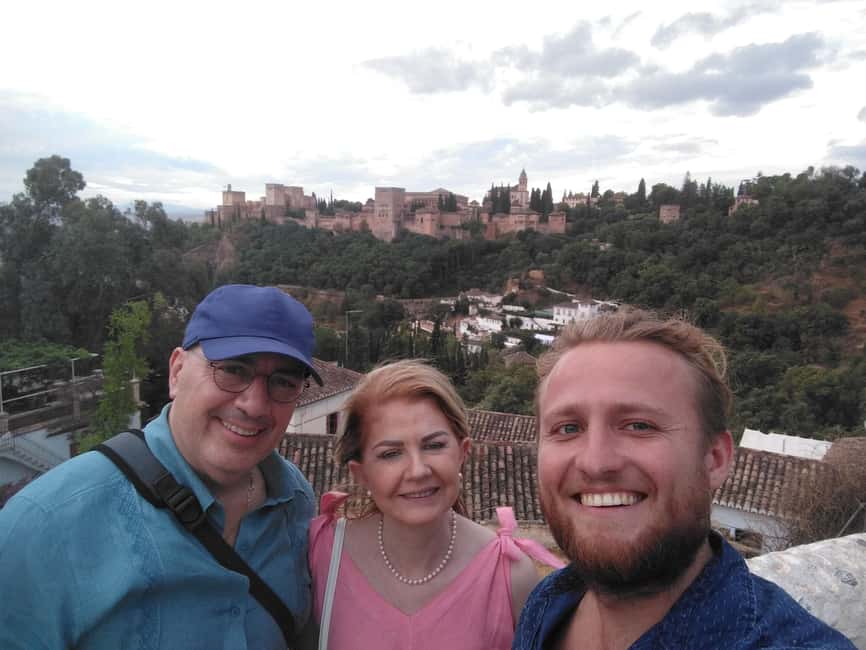 Granada: Private Walking Tour with a Local - What you can tailor: cafés, street art, stories, and local tips