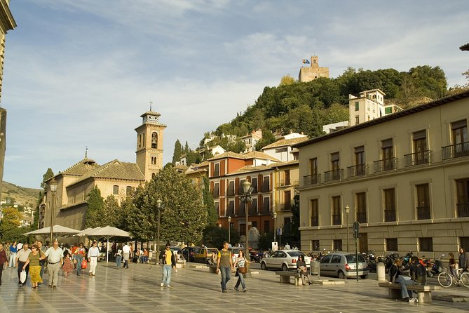 Granada Private Walking Tour with Cathedral & Royal Chapel - A meeting of old worlds: how Granada shifts between cultures