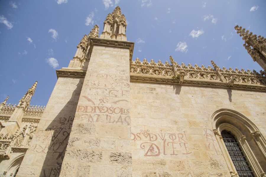 Granada: Royal Chapel and Historical Center Walking Tour - A 90-minute plan that hits Granada’s power sites