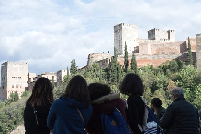 Granada's Hidden Treasures: Albayzin and Sacromonte Walking Tour - Stop 5: Paseo de los Tristes (15 Minutes)