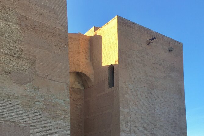 Granada’s Realejo District: A Self-Guided Tour of the Old Quarter - Moorish Architecture Focus: Casa de los Girones and Cuarto Real de Santo Domingo