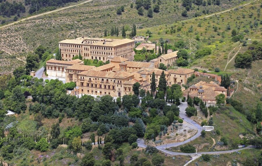 Granada: Sacromonte Abbey Entry Ticket with Audio Guide - Getting Oriented: Mount Valparaíso and the Separate Entrance