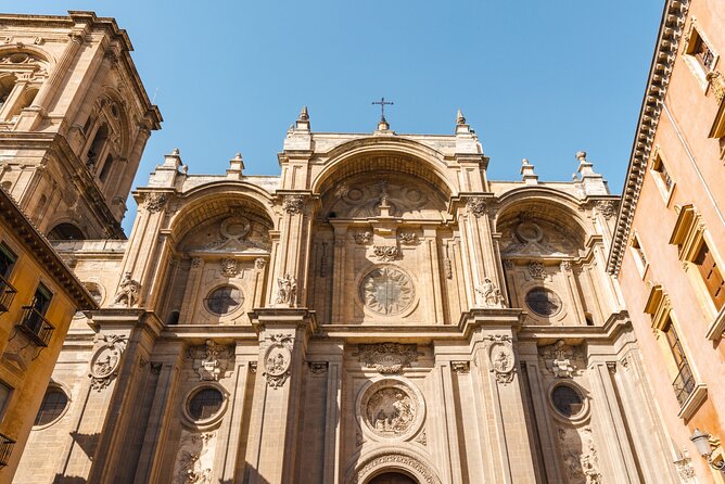 Granada Scavenger Hunt and Sights Self-Guided Tour - Stop 4: Alcaicería, the Great Bazaar and photo tasks
