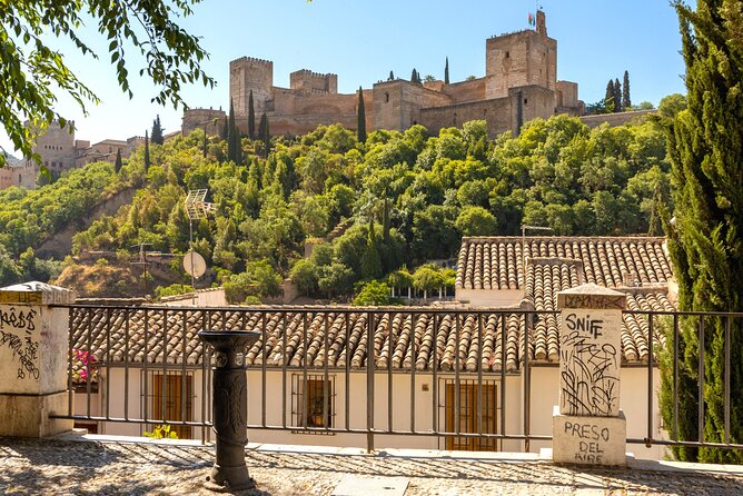 Granada Scavenger Hunt and Sights Self-Guided Tour - Logistics that matter: language, private group, and getting started