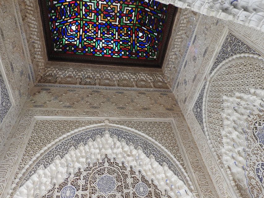Granada: Sunset Legends of the Alhambra Guided Tour - Your Small-Group Guide Makes the Legends Land