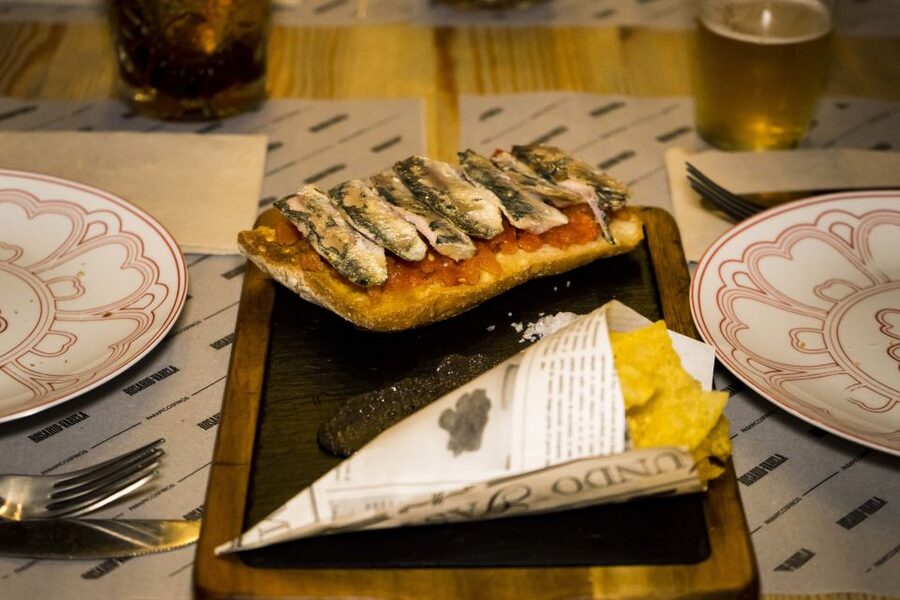 Granada: Tapas Crawl - Beer, Wine, Tapas: Drinks Are Part of the Meal Plan