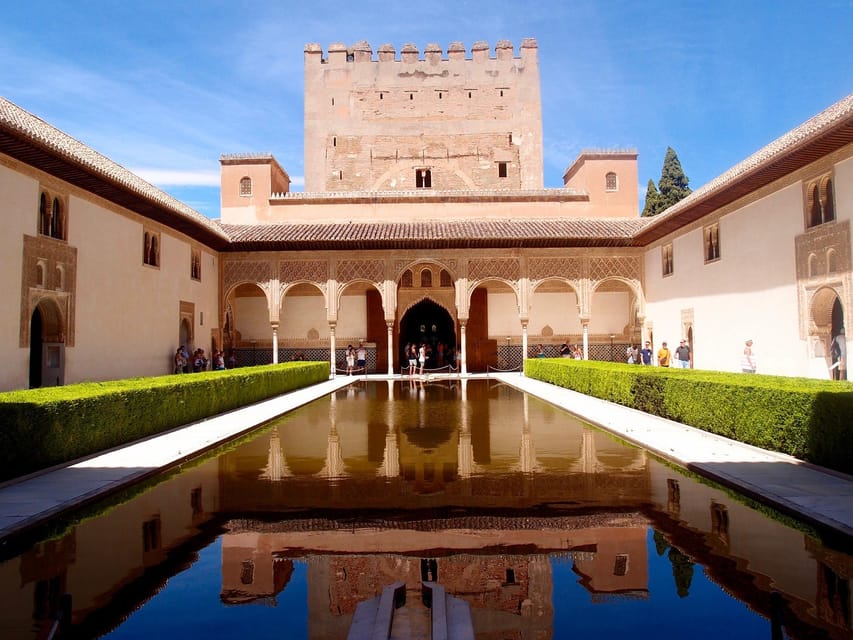 Granada: Tour of Alhambra, Generalife, and Nasrid Palaces - Meeting at El Llano: getting oriented fast at P.º de la Sabica