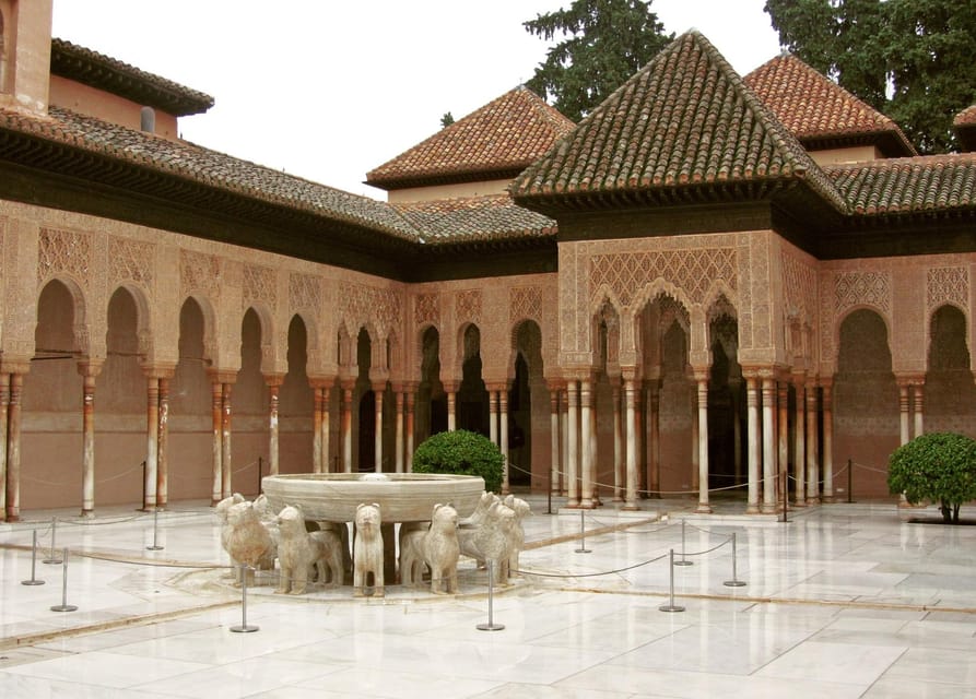 Granada: Tour of Alhambra, Generalife, and Nasrid Palaces - Alcazaba at the start: Albaicín views from Torre de la Vela