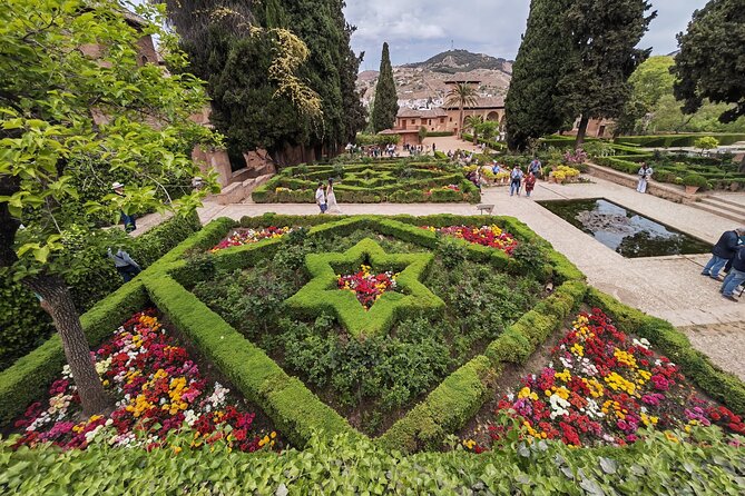 Granada, Visit Alhambra with Nasrid palaces, gardens and Alcazaba - Nasrid Palaces: Mexuar, Comares, Lions, and Lindaraja in sequence