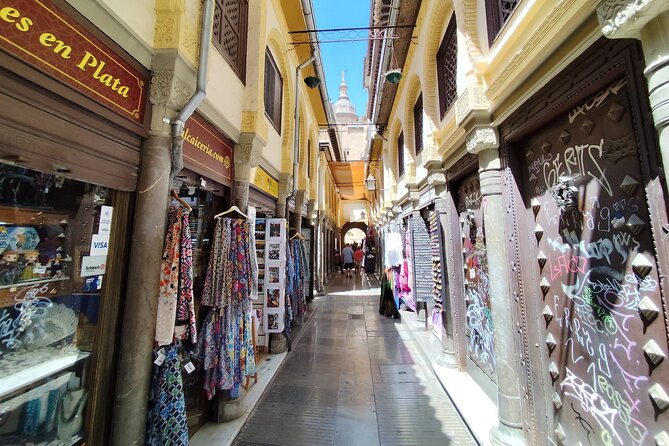 Granada Walking Tour - The Ideal Way to Discover the City - The Renaissance Cathedral Built on Former Mosque Ground—and Why That Change Matters