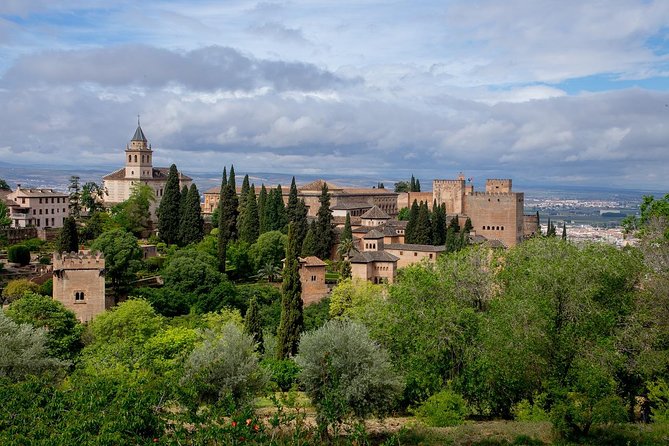 Group tour: the Alhambra of Granada - Group Size Matters: Max 30 Travelers and a Better Feel