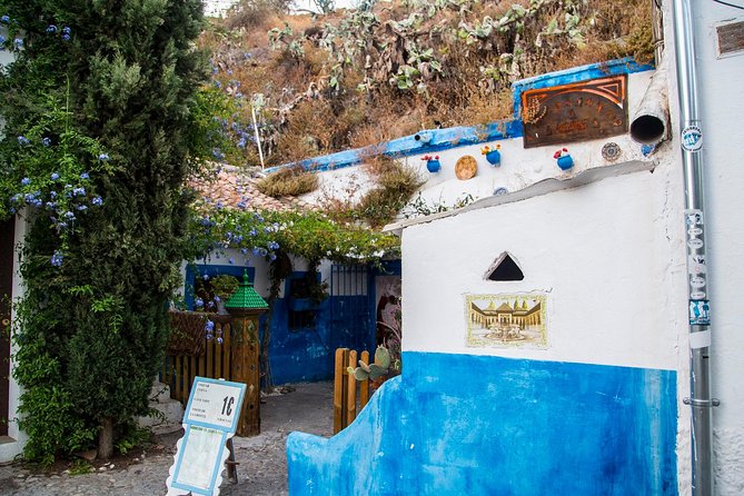 Guided tour Albaicín and Sacromonte - Where you meet (Plaza de Santa Ana) and how the 2-hour pace works