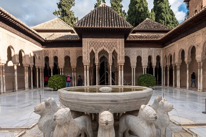 Guided tour of Alhambra and Generalife with Nasrid Palaces - Why this 3-hour Alhambra tour is built for real life