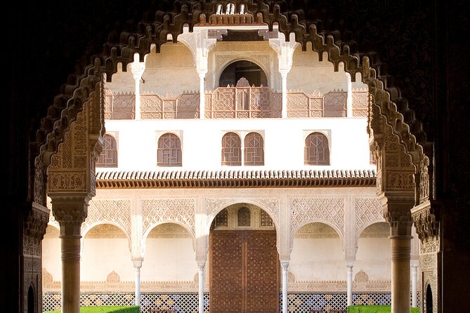 Guided tour of La Alhambra with tickets included - What your guide helps you notice in the palaces