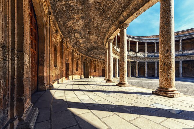 Guided tour of the Alhambra and Generalife - Palace of Charles V: the Renaissance counterpoint in the middle of it all