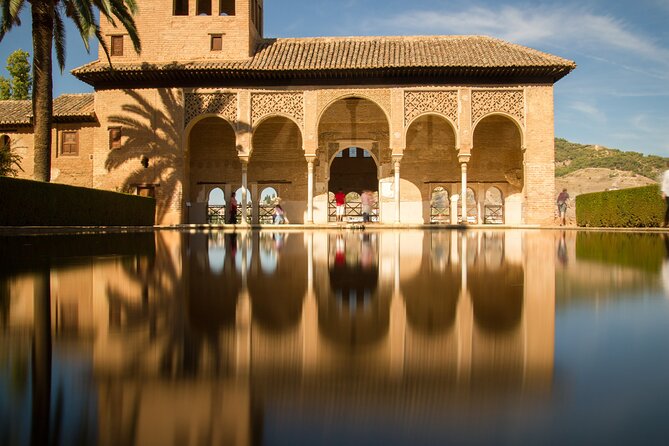 Guided tour of the Alhambra and Generalife - Generalife gardens: fountains, courtyards, and a summer retreat feel