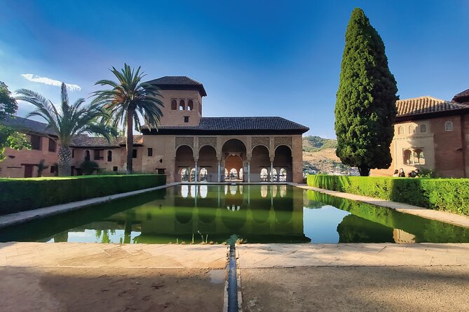 Guided visit to the Alhambra, Nasrid Palaces and Generalife - Alcazaba: defensive design plus Torre de la Vela views